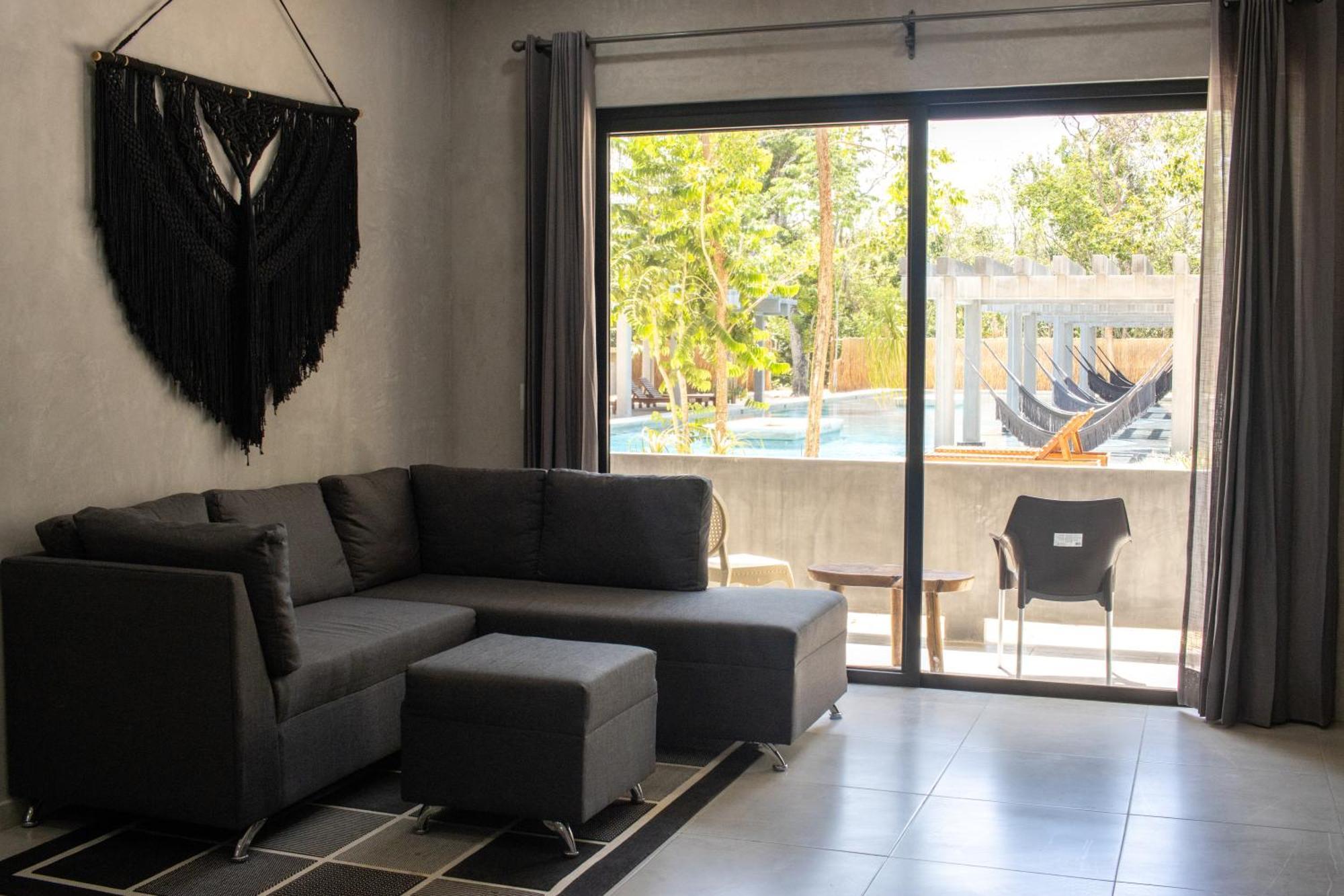 Hotel Casa Tortuga Tulum - Cenotes Park Inclusive 外观 照片 A living room with a sofa